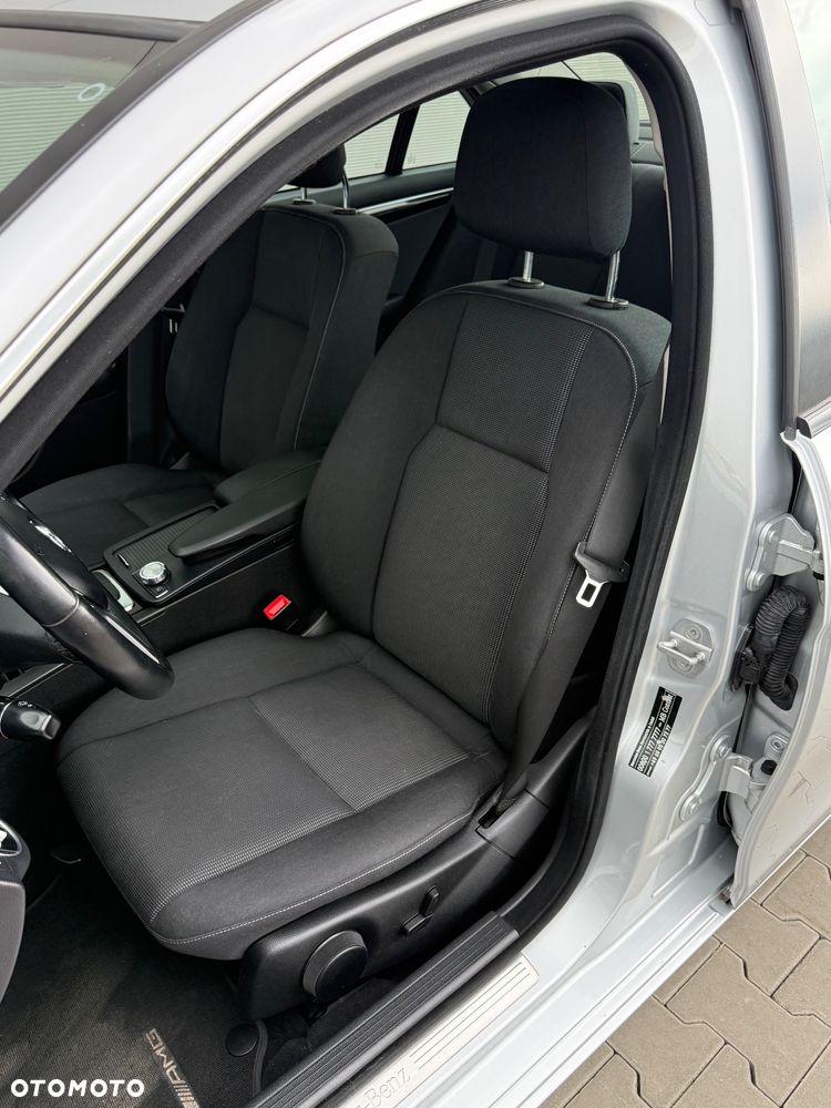 Mercedes-Benz Klasa C 180 CGI Automatik BlueEFFICIENCY Elegance - 24