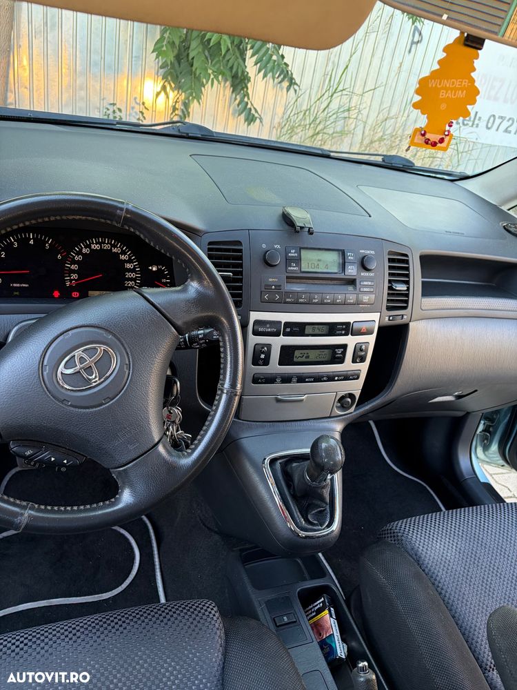 Toyota Corolla Verso 2.0 D-4D - 14