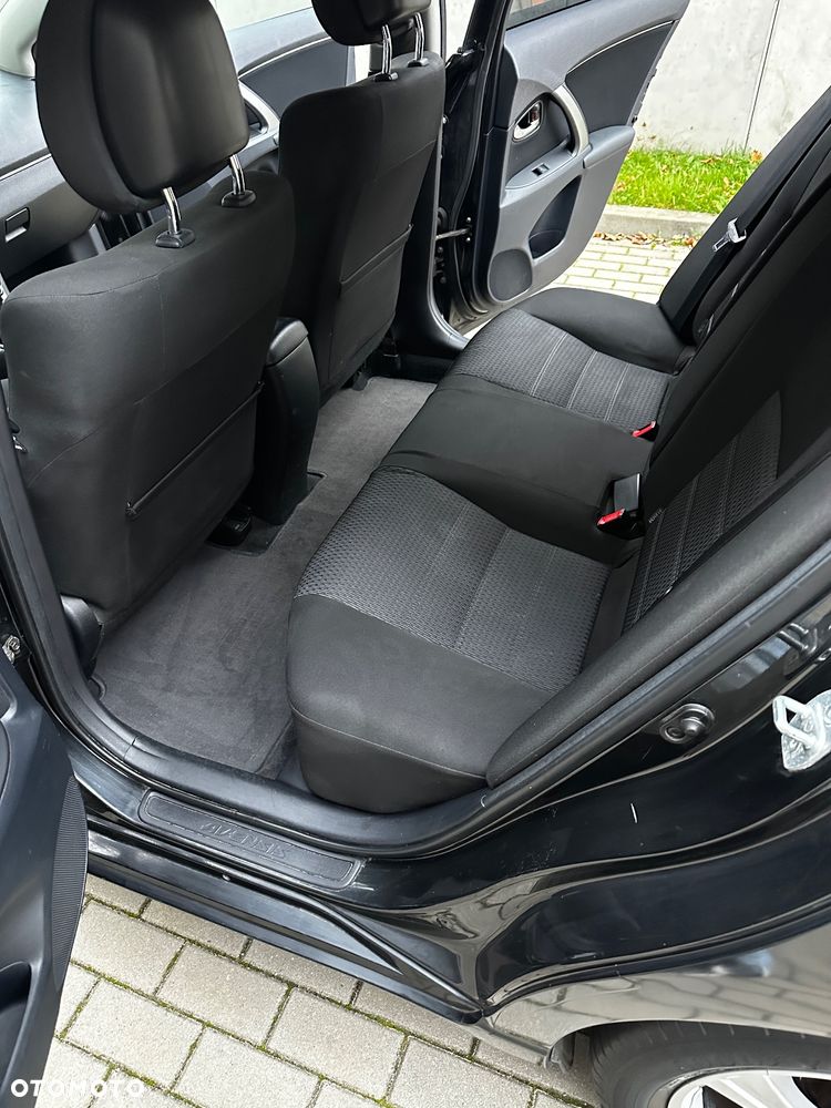 Toyota Avensis Combi 2.0 D-4D - 9