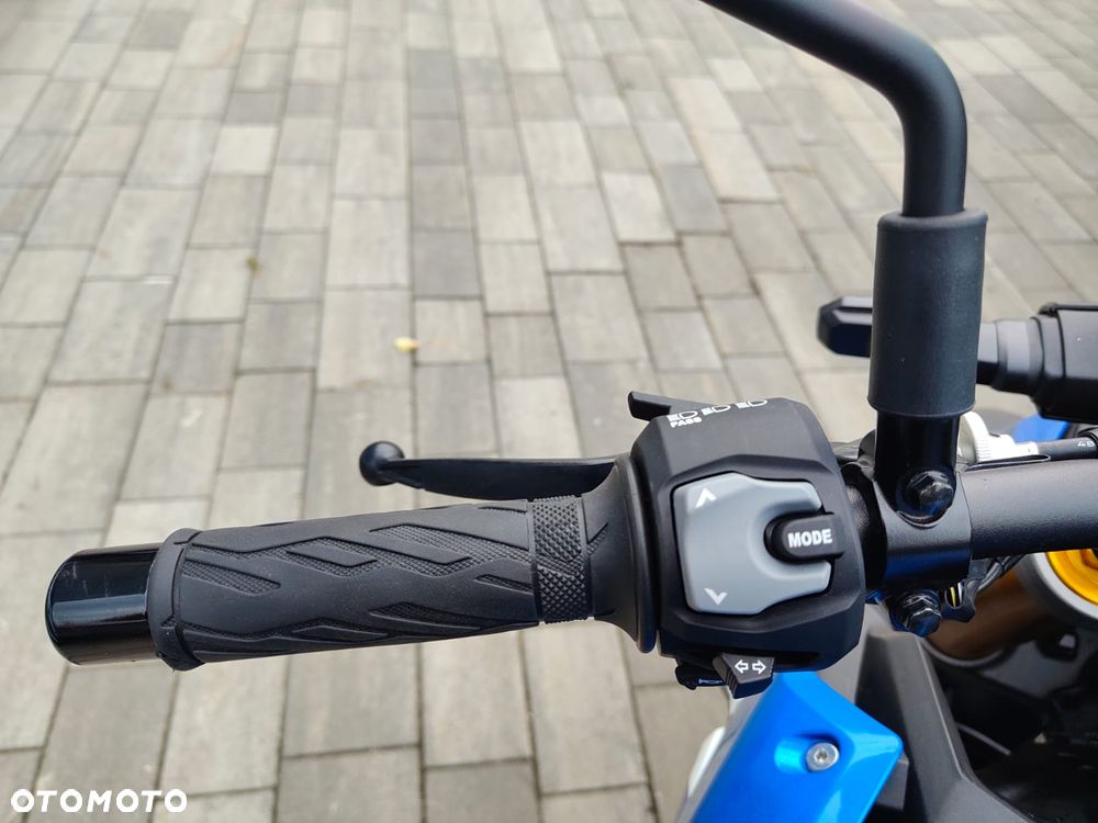 Suzuki GSX 1000 - 13
