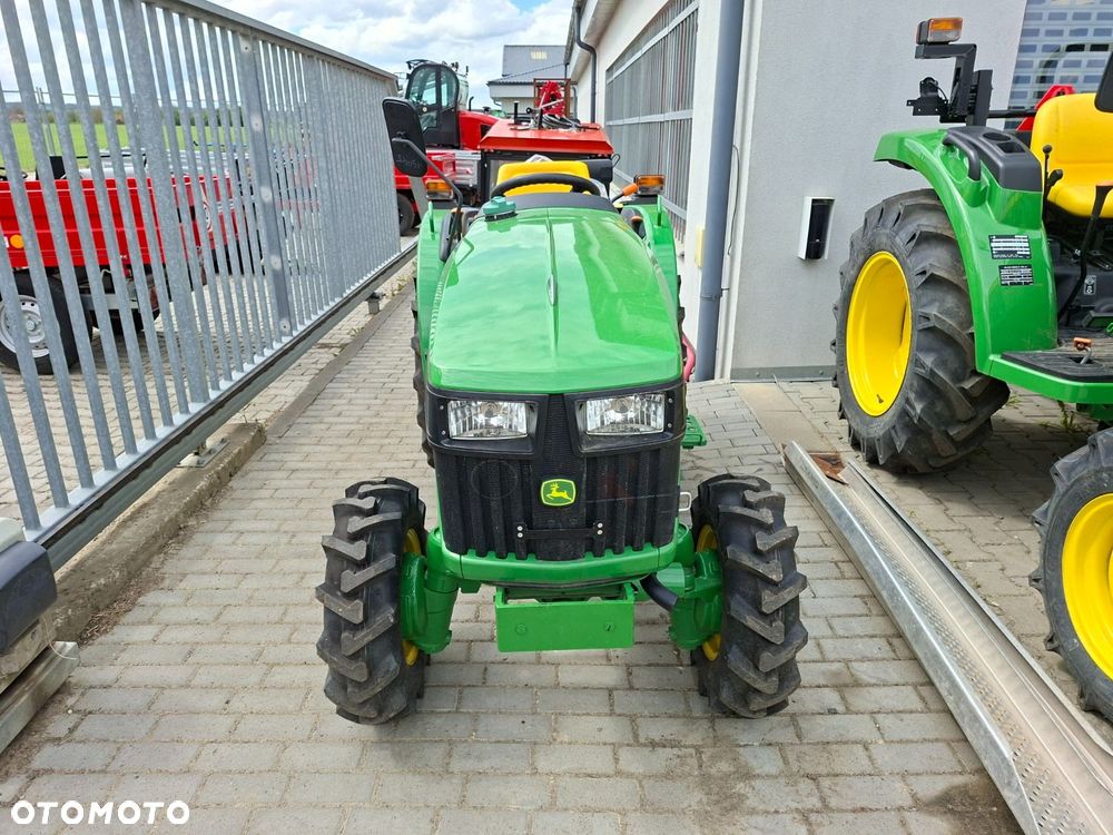 John Deere 3028 En 4X4 - 2