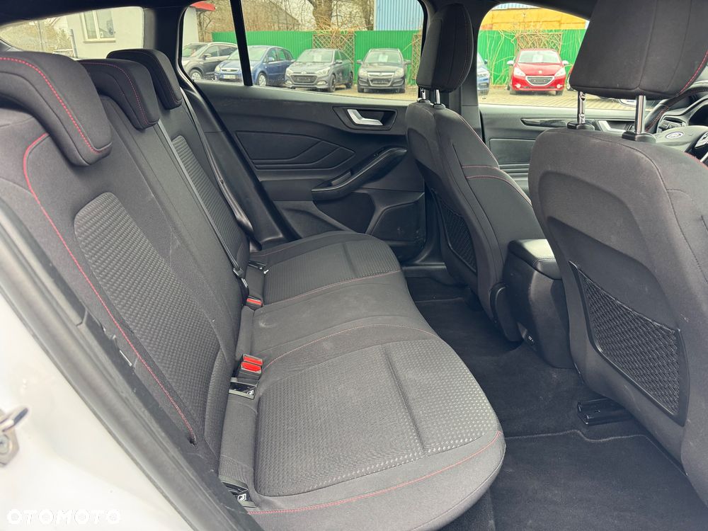 Ford Focus 1.5 EcoBlue Start-Stopp-System ST-LINE DESIGN - 10