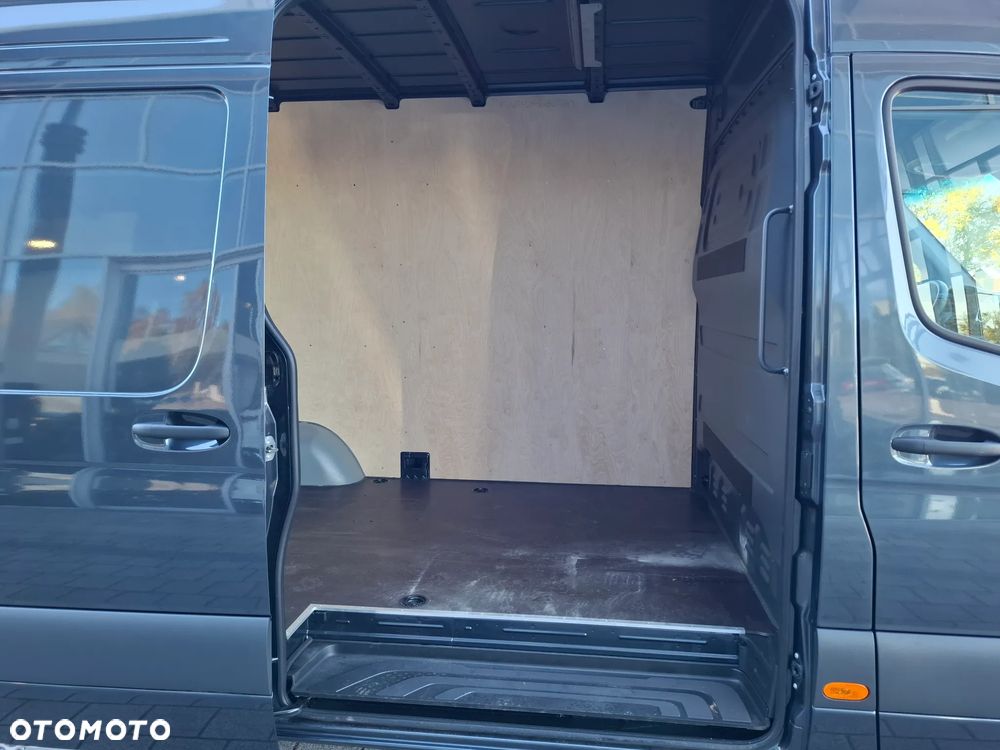 Mercedes-Benz Sprinter - 21