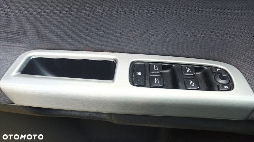 Volvo V50 2.0D Momentum - 25