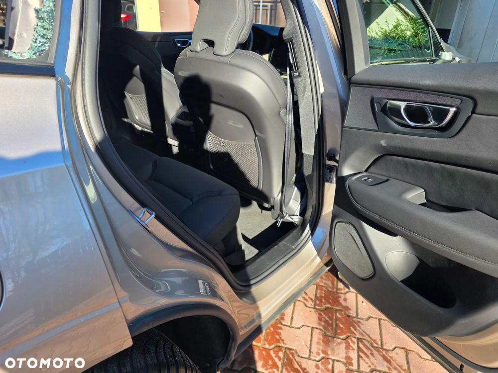 Volvo XC 60 B5 B AWD Plus Dark - 19