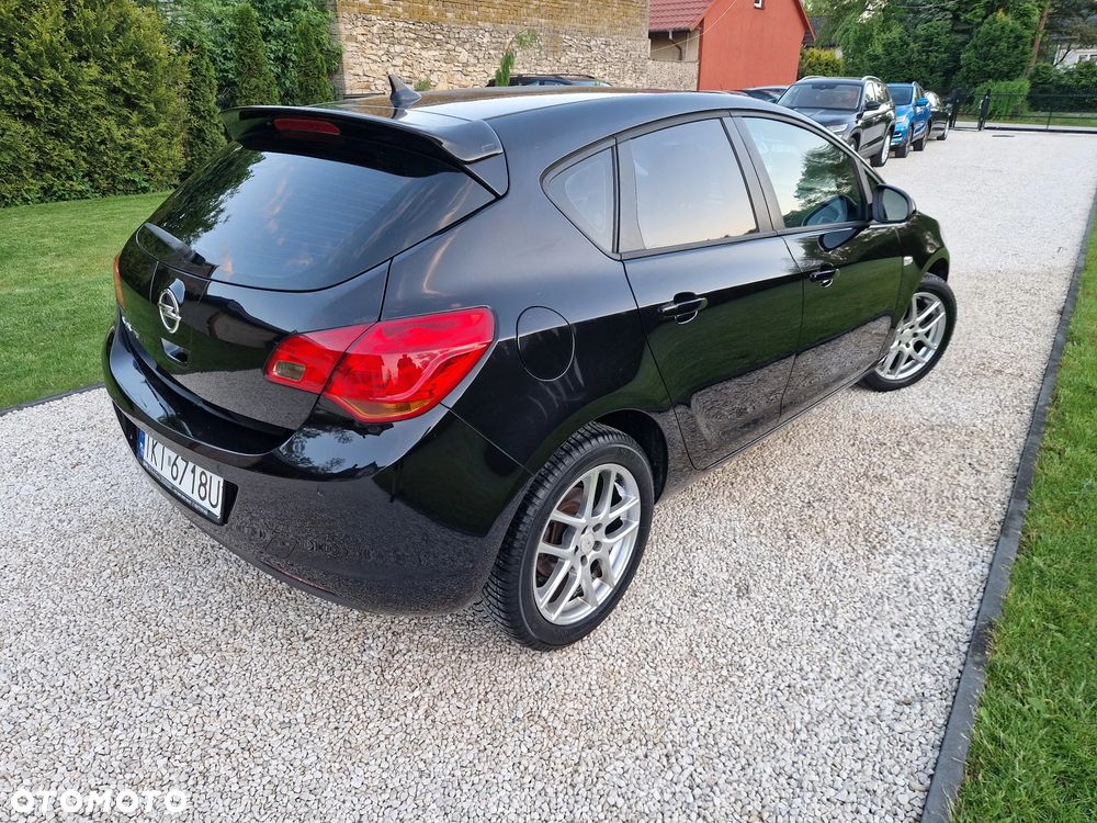 Opel Astra 1.6 NAVI - 29