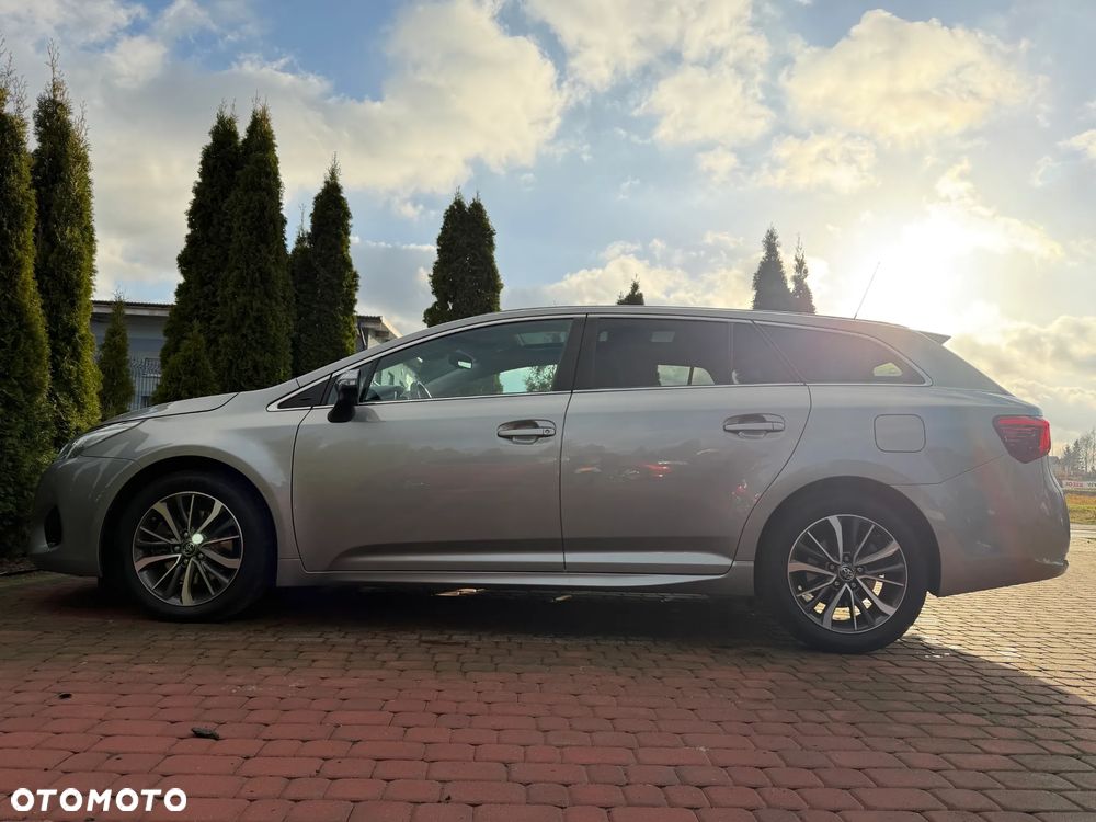 Toyota Avensis 2.0 D-4D Premium - 3