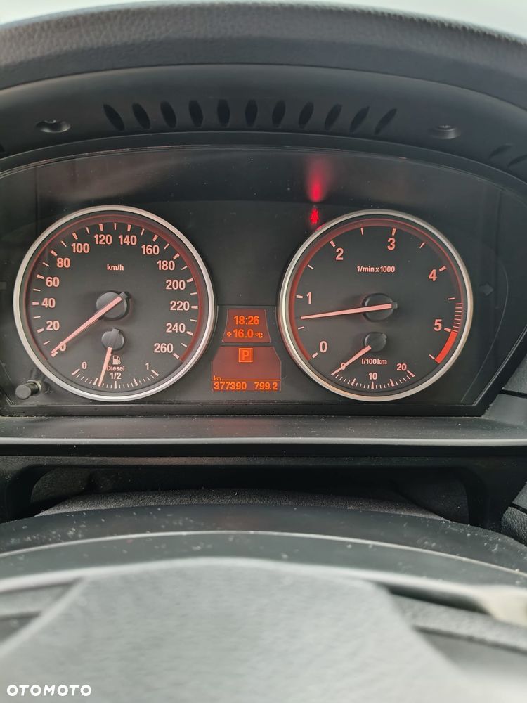BMW Seria 5 525d - 24