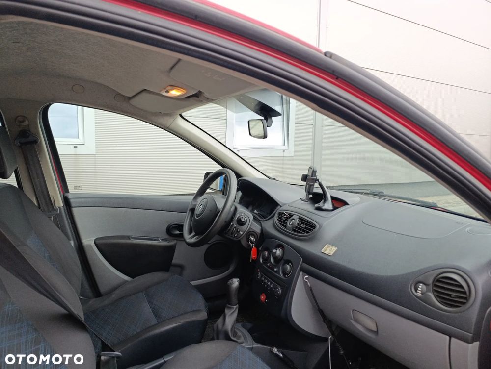 Renault Clio - 22