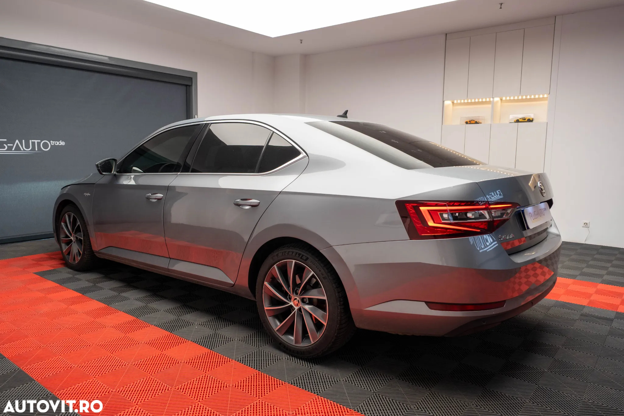 Skoda Superb 2.0 TDI DSG 4X4 Laurin & Klement - 4