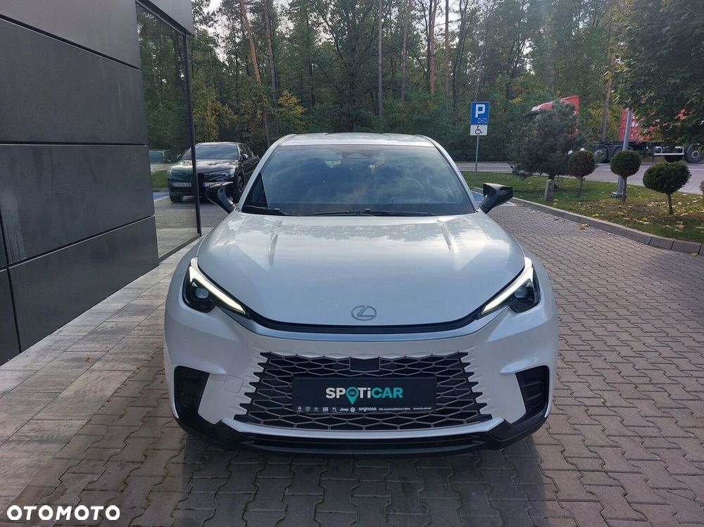 Lexus LBX - 4