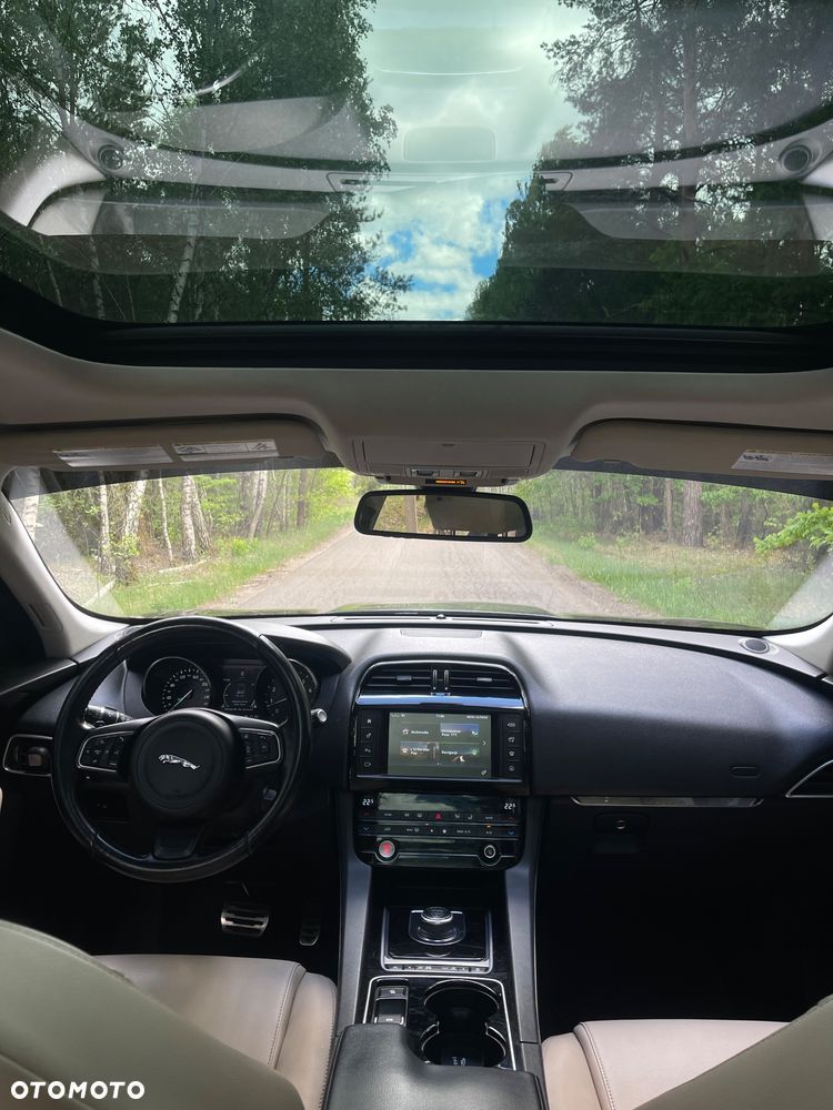 Jaguar F-Pace 35t AWD Prestige - 28