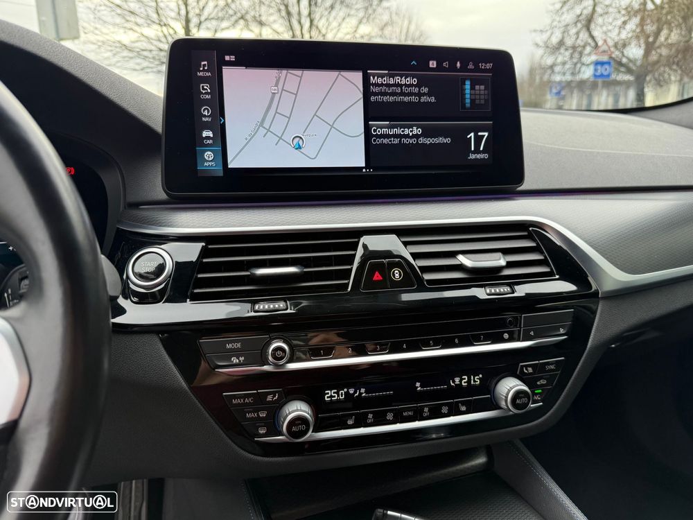 BMW 530 e Pack Desportivo M - 17