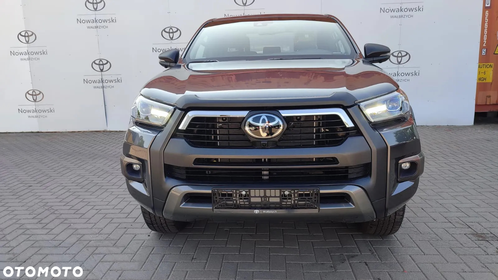 Toyota Hilux 2.8 D-4D Double Cab Invincible 4x4 - 2