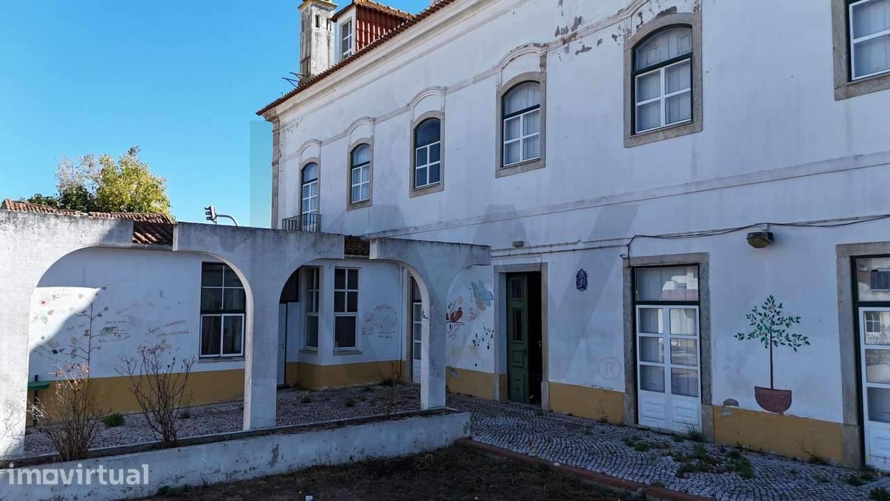 Edifício Emblemático no Coração de Almeirim - Grande imagem: 5/44