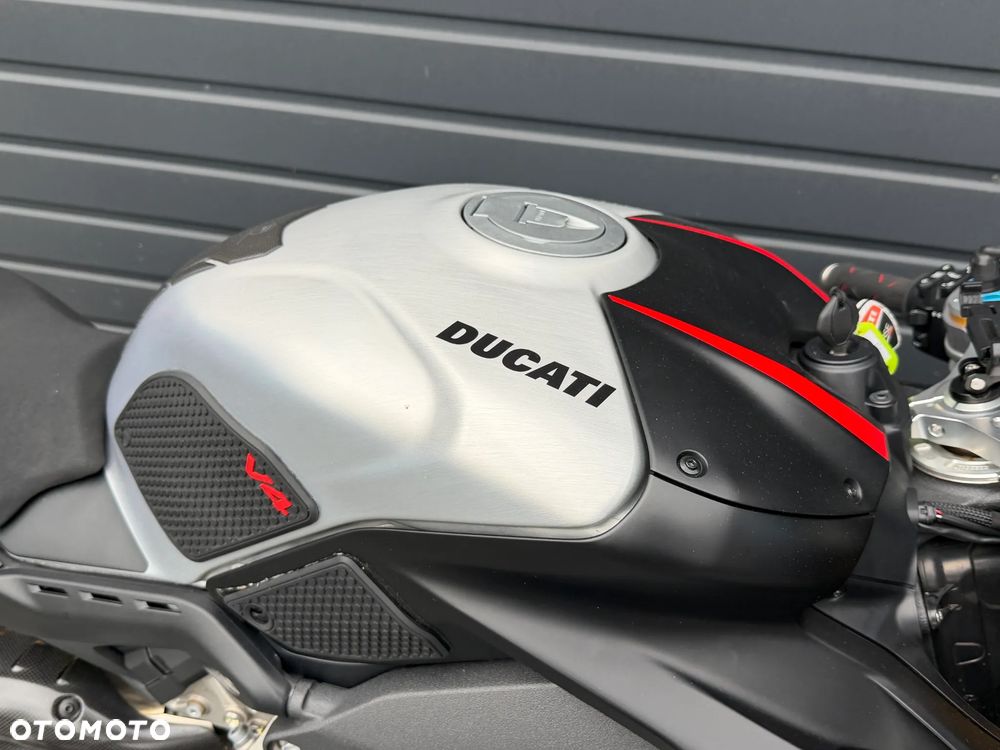 Ducati Panigale V4S - 11