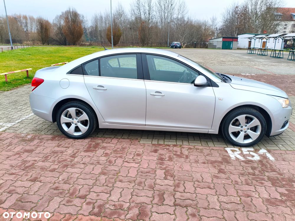 Chevrolet Cruze 1.8 LS+ - 4