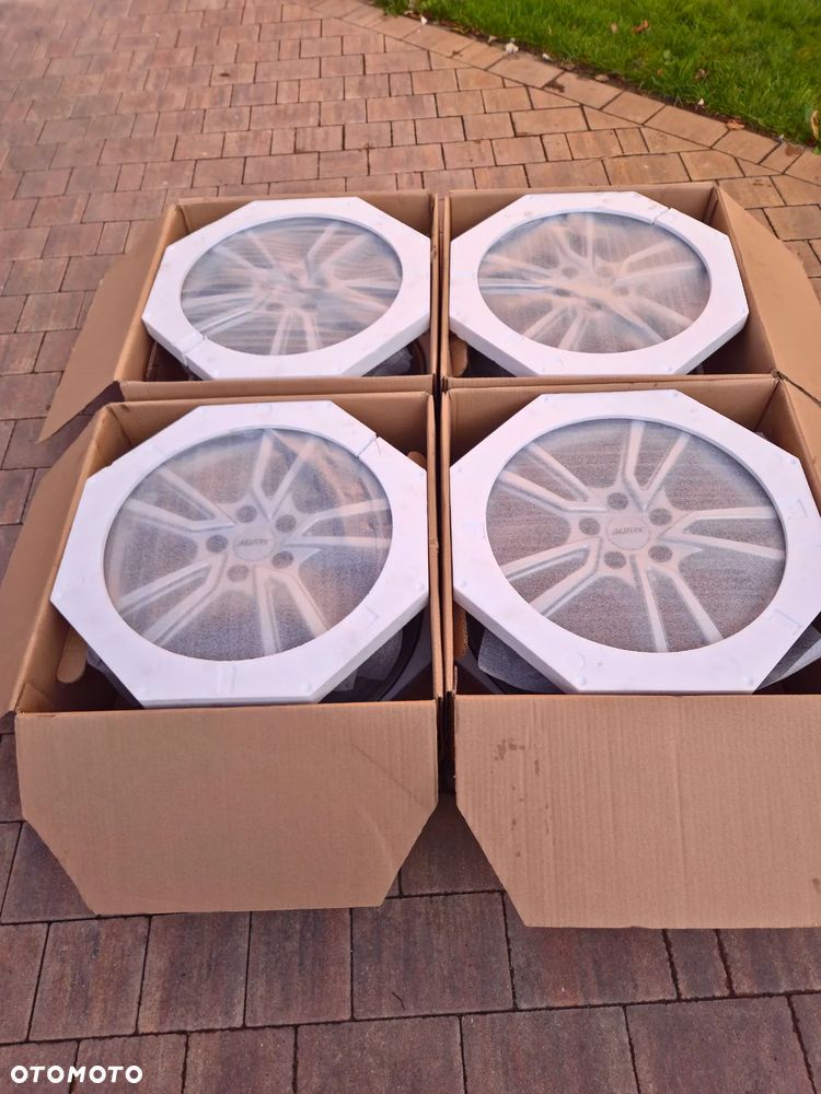 Felgi aluminiowe Alutec Tormenta Polar 18" 5x112 Audi/VW/Skoda/Seat - 13