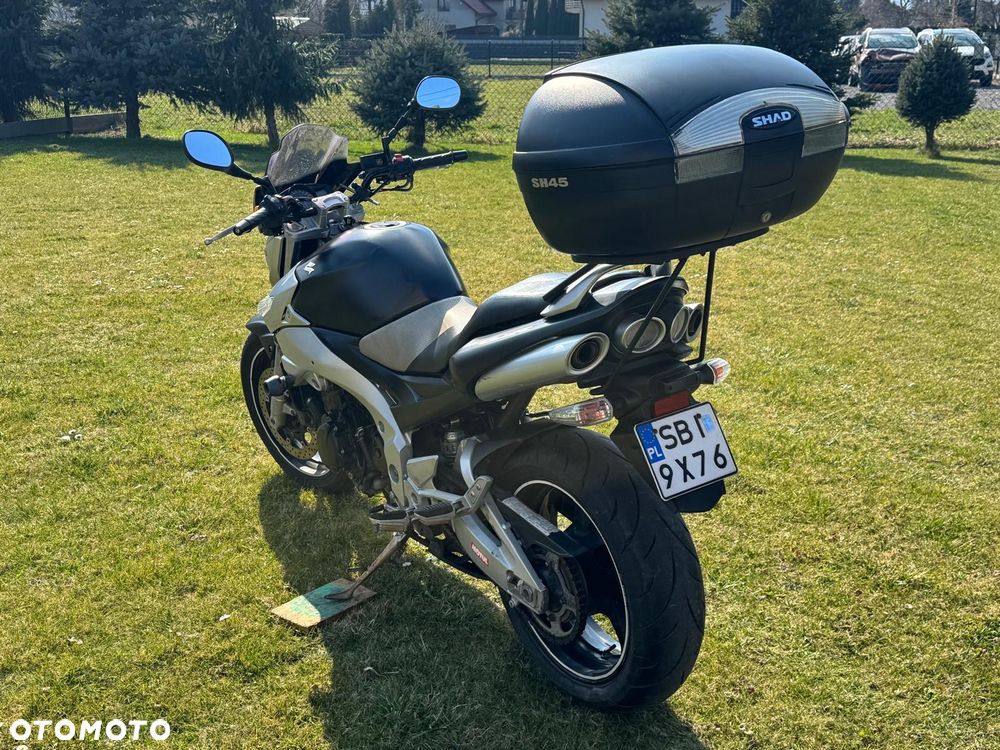 Suzuki GSR - 4