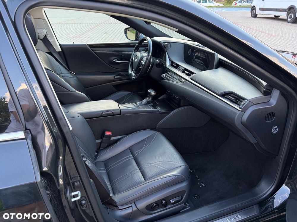Lexus ES 300h Prestige - 17