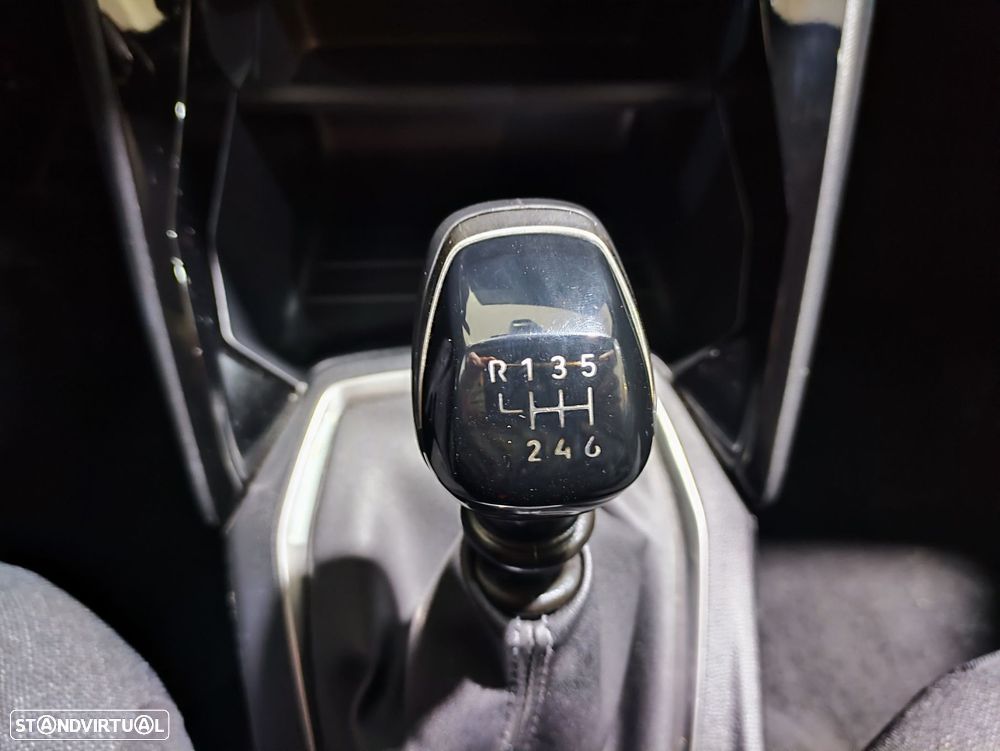 Peugeot 2008 1.2 PureTech Style - 24