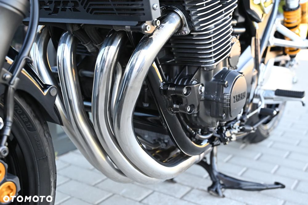 Yamaha XJR - 21