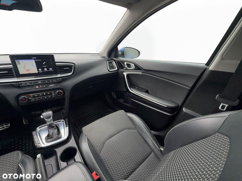 Kia Ceed - 27