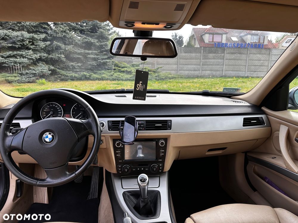 BMW Seria 3 320i - 9