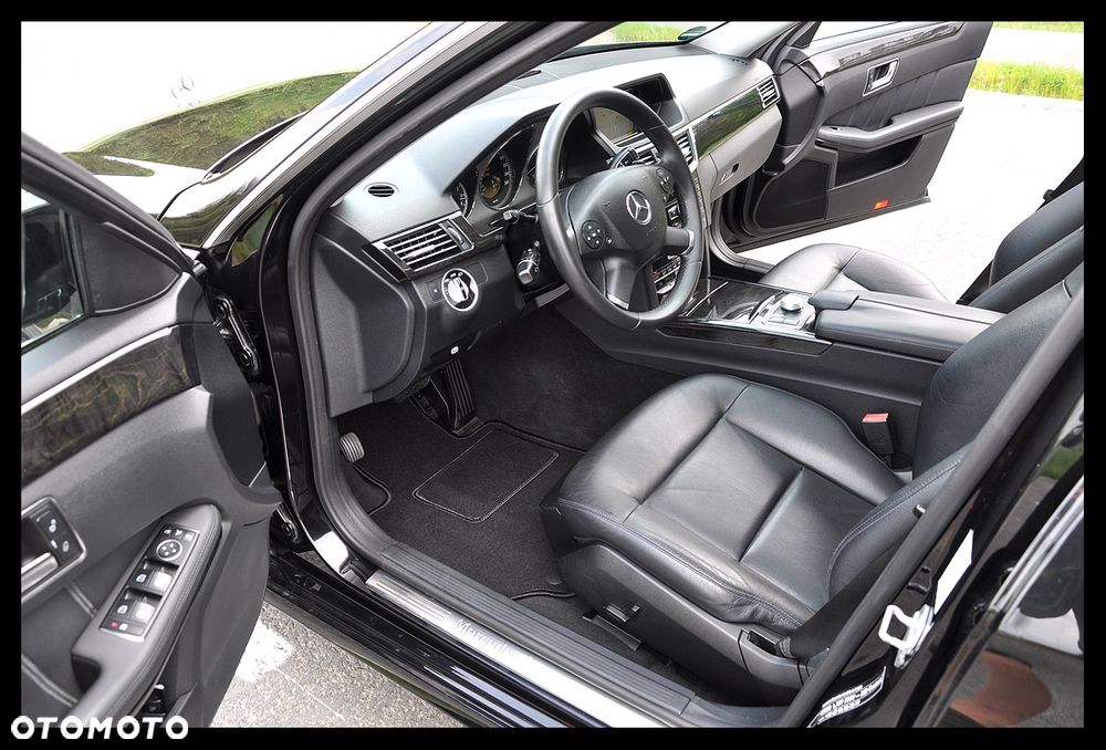 Mercedes-Benz Klasa E 300 CDI DPF BlueEFFICIENCY 7G-TRONIC Avantgarde - 25