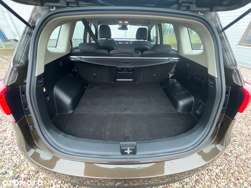 Kia Carens 1.6 GDI Dream Team Edition - 25