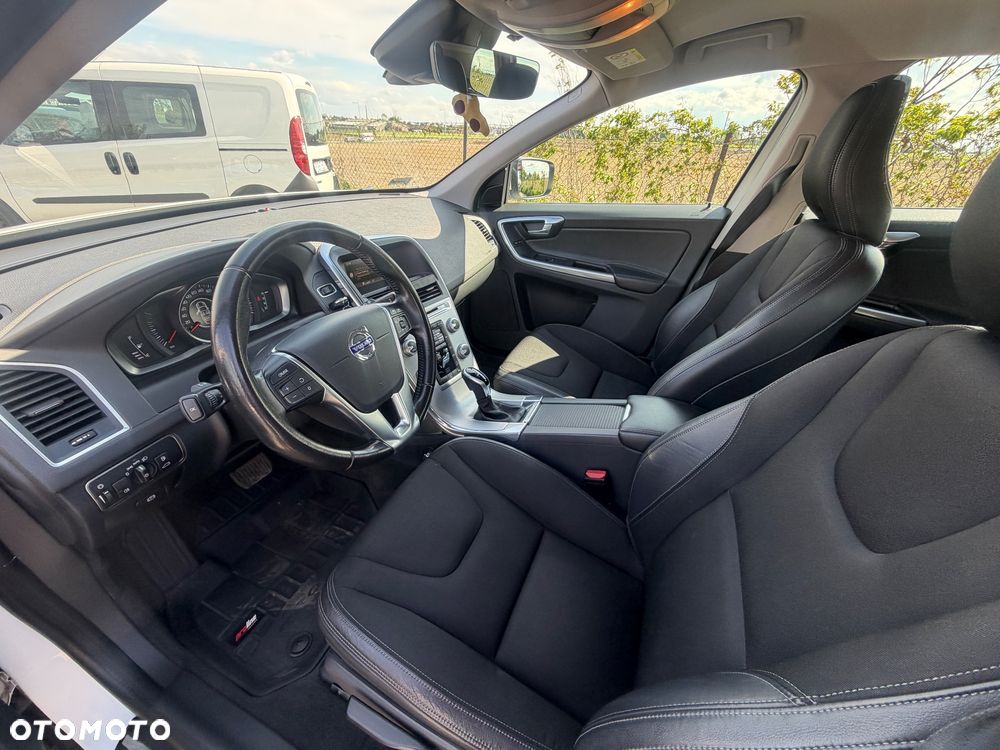 Volvo XC 60 D5 AWD Momentum - 17