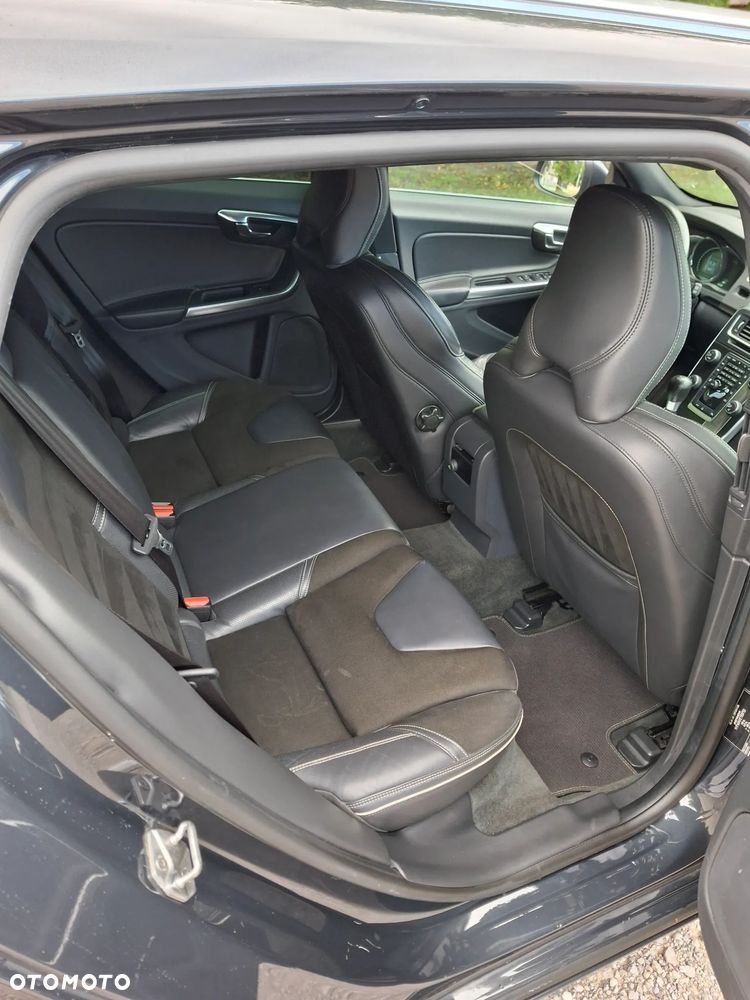 Volvo V60 D2 R-Design - 19