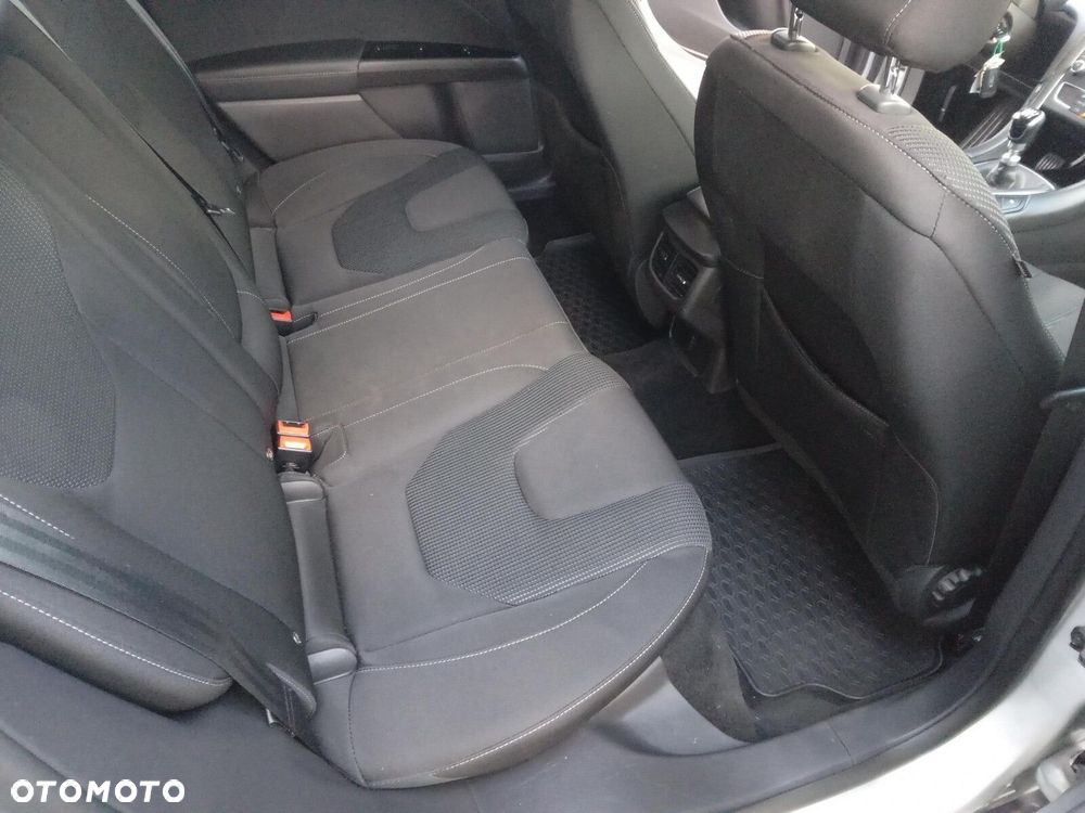 Ford Mondeo - 27