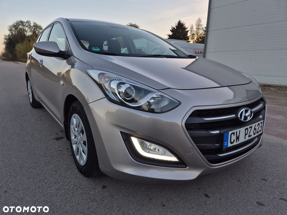 Hyundai i30 Kombi 1.4 Trend - 10