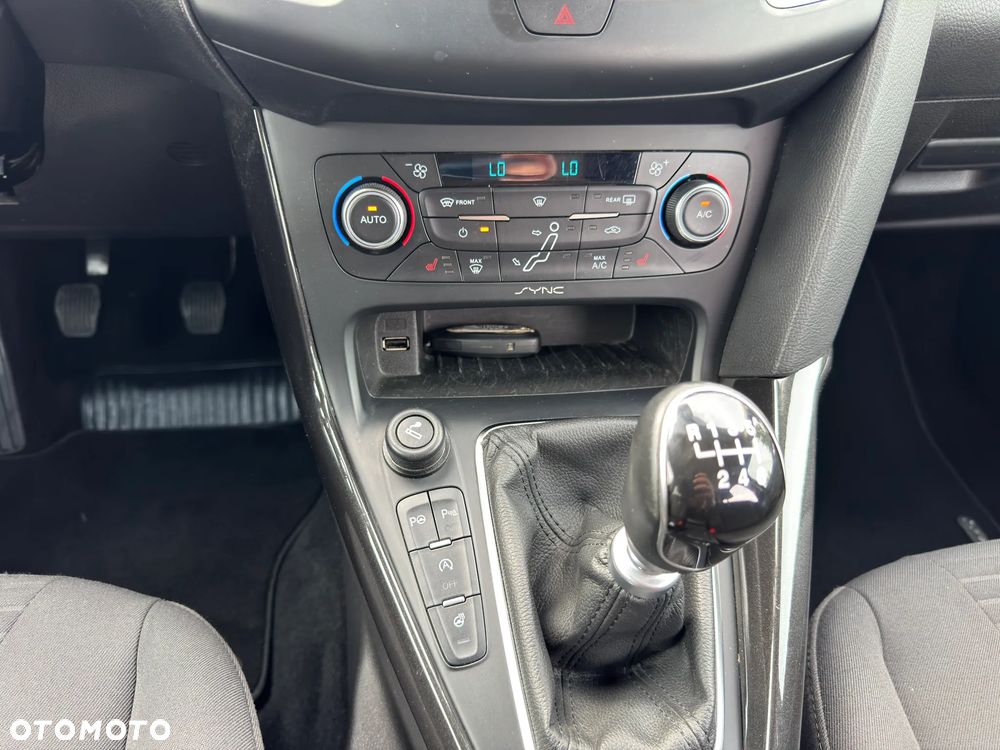 Ford Focus 1.0 EcoBoost Titanium - 25