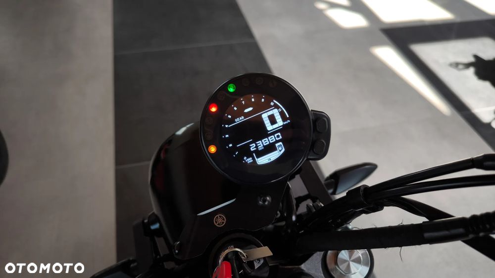 Yamaha XSR - 9