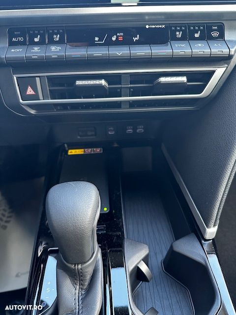 Toyota Camry Executive - 16