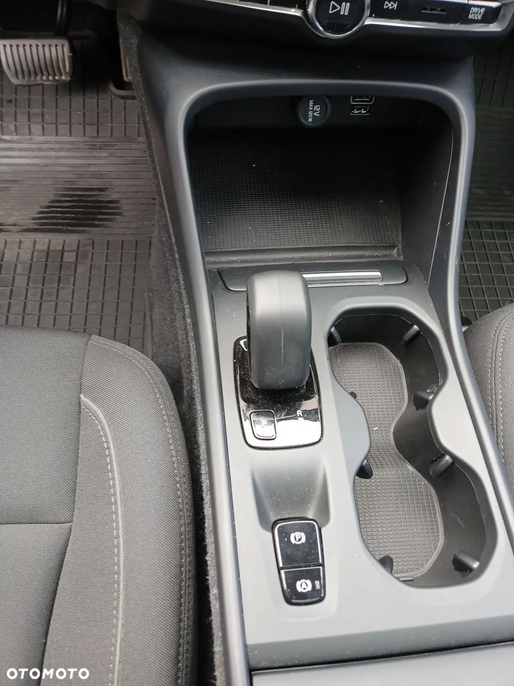 Volvo XC 40 T3 Momentum Core - 10