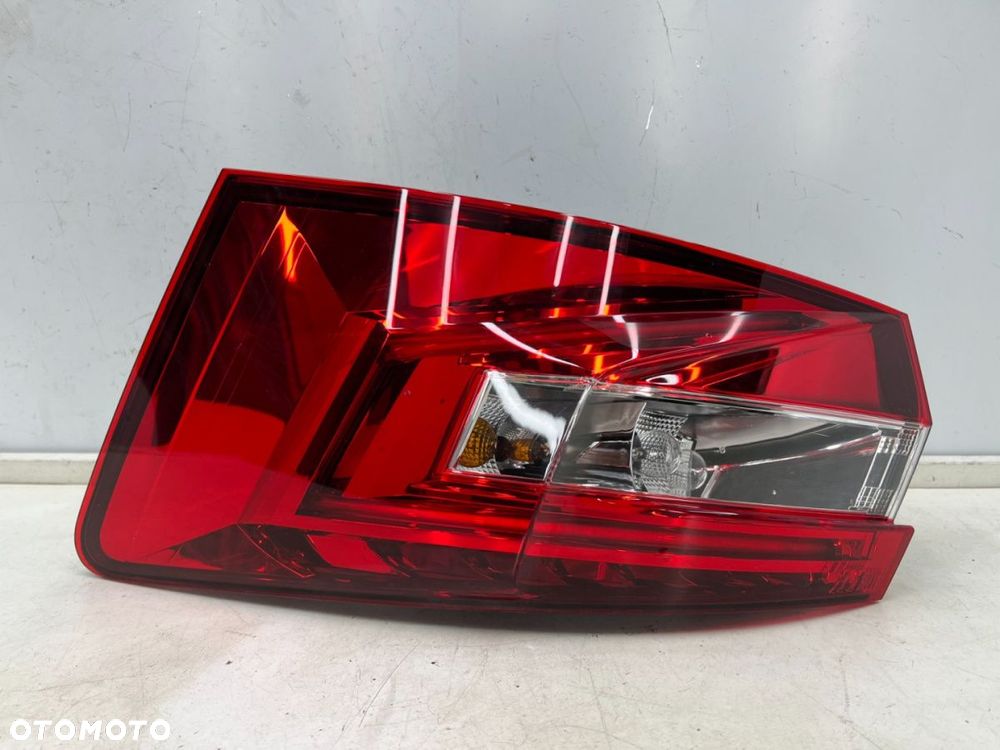 Lampa Skoda Superb 3 III 3v kombi 15-19r. PRAWA tylna w błotnik oryginalna prawy tył 3v9945208a - 1