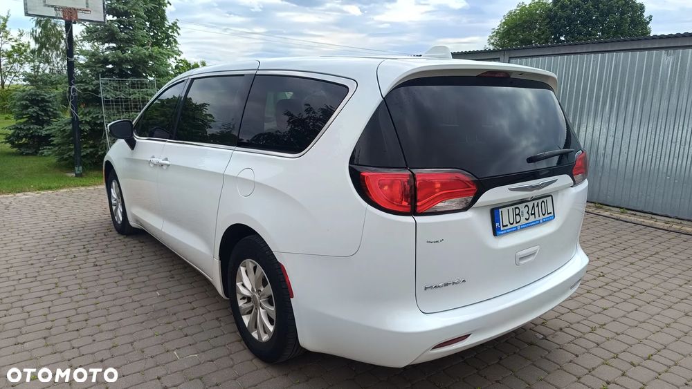 Chrysler Pacifica - 6