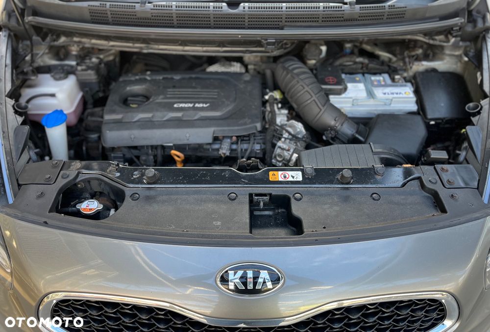 Kia Carens - 33