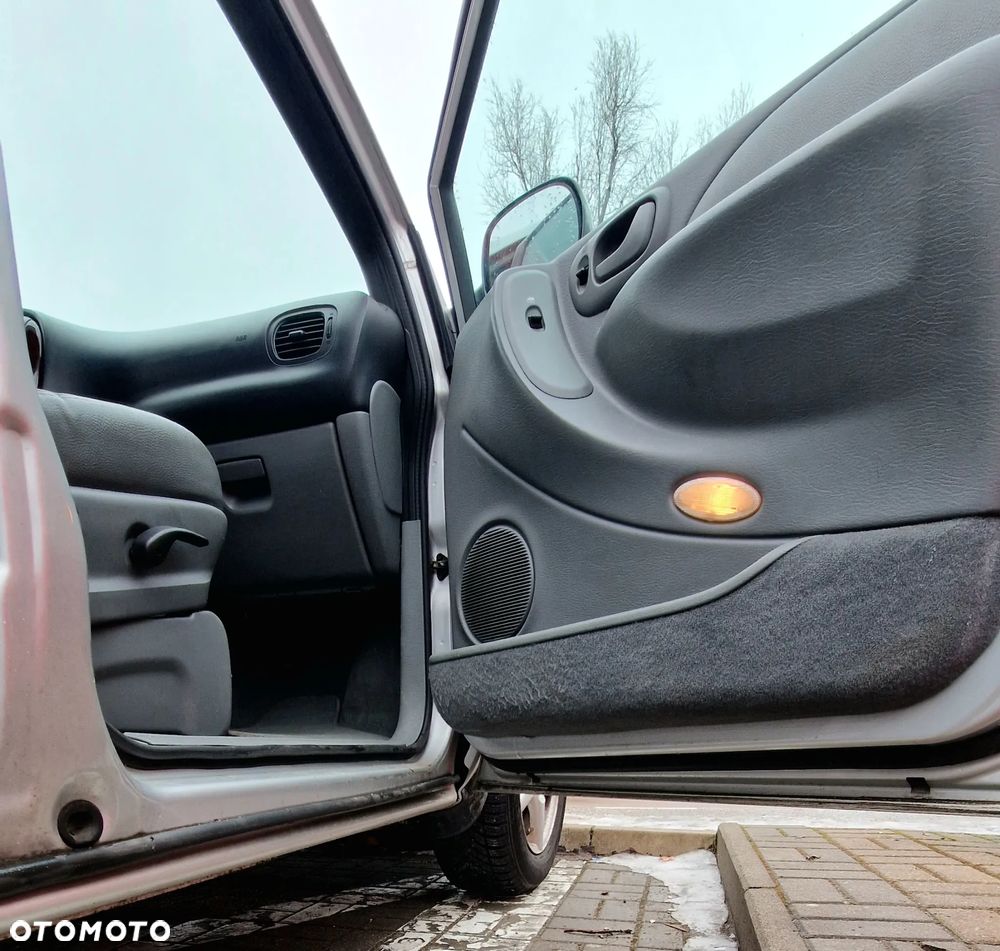 Chrysler Voyager - 12