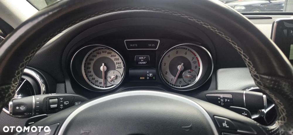 Mercedes-Benz GLA 250 7G-DCT StreetStyle - 26