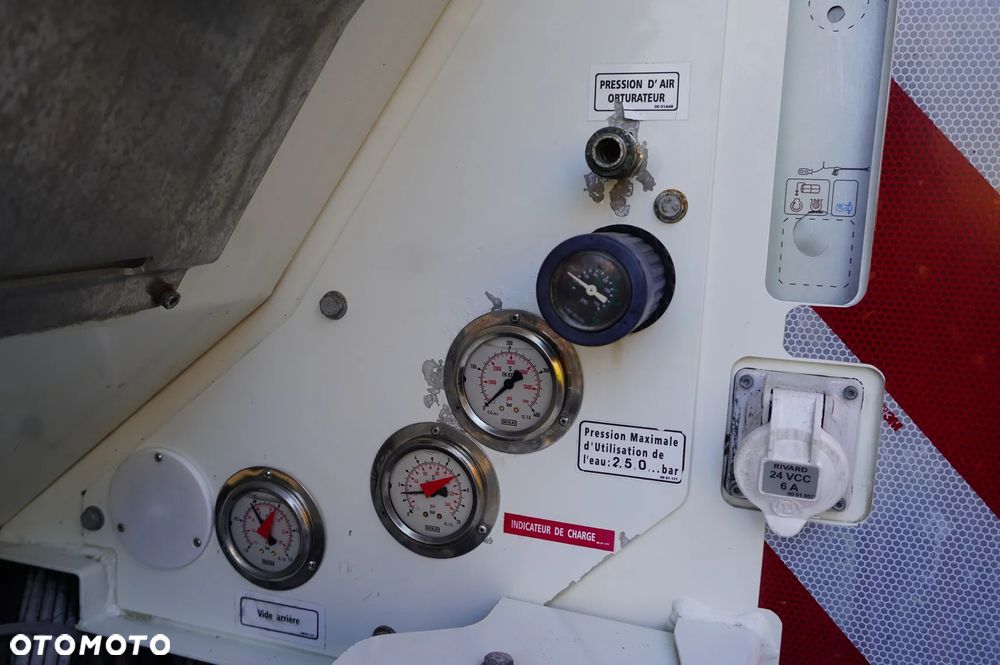 MAN TGM 26.340 E6 / Beczka asenizacyjna Rivard 11,8 m3 / 110 tys. km / oś skrętna - 14