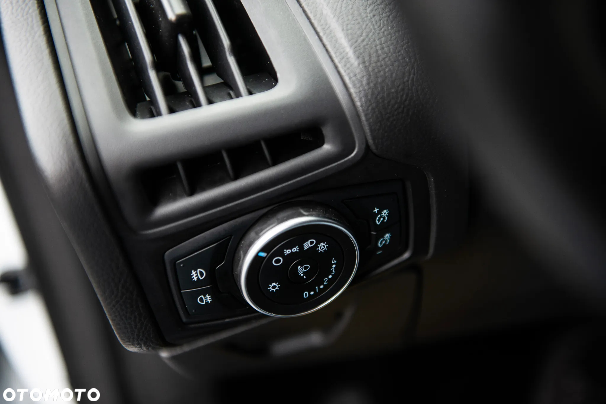 Ford Focus 1.5 EcoBlue Start-Stopp-System TITANIUM STYLE - 33