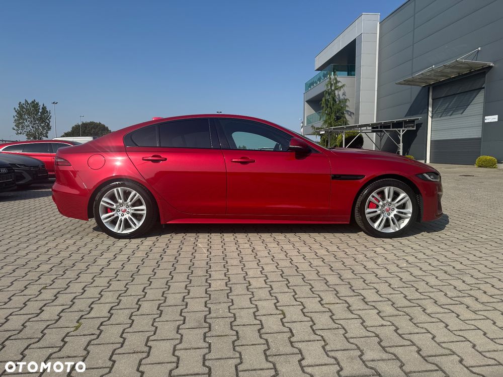 Jaguar XE 2.0 P300 AWD R-Dynamic SE - 9