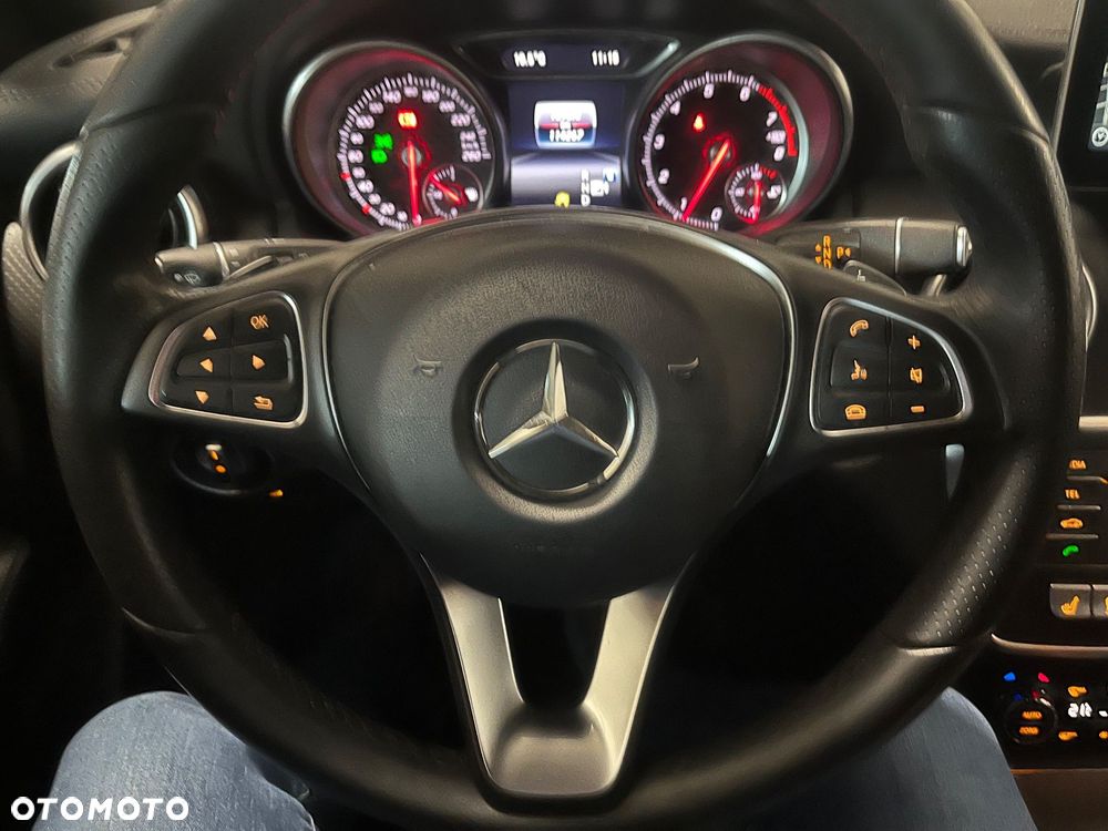 Mercedes-Benz Klasa A 220 4Matic 7G-DCT - 12
