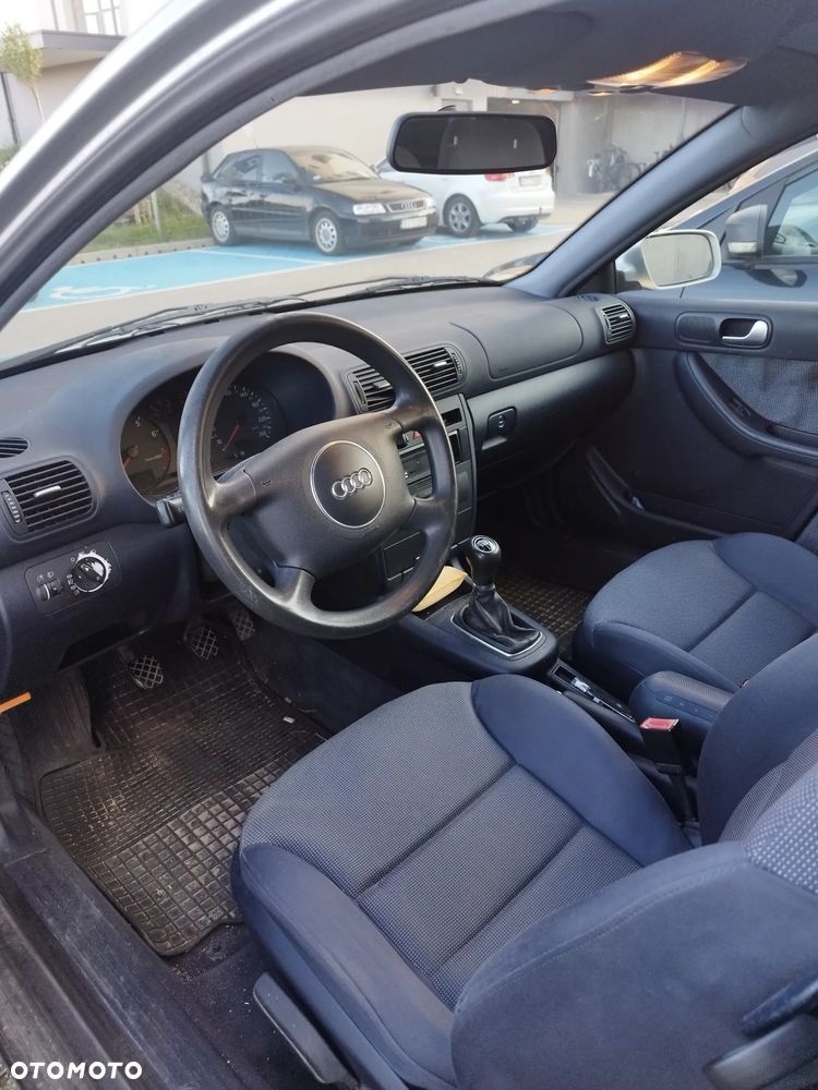Audi A3 3-drzwiowe 1.6 FSI Ambiente - 7