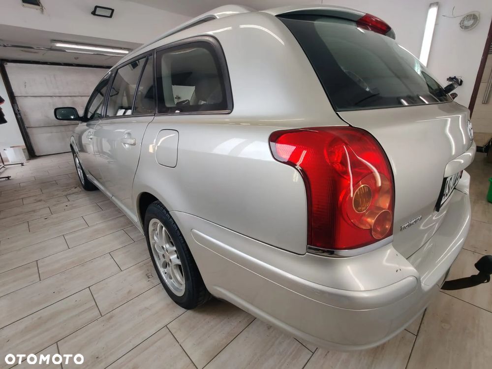 Toyota Avensis 1.8 VVT-i Combi Executive - 3