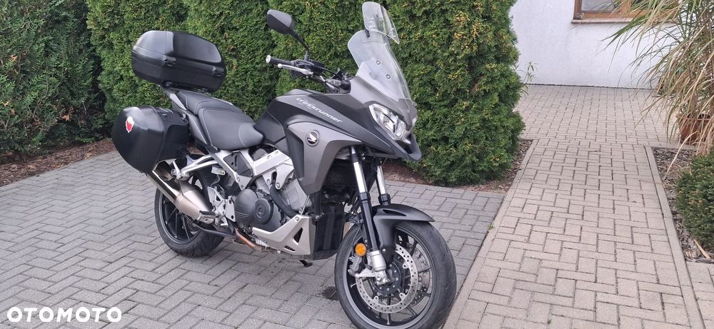 Honda VFR - 16